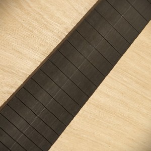 Χάραξη εγκοπών τάστων σε ταστιέρα