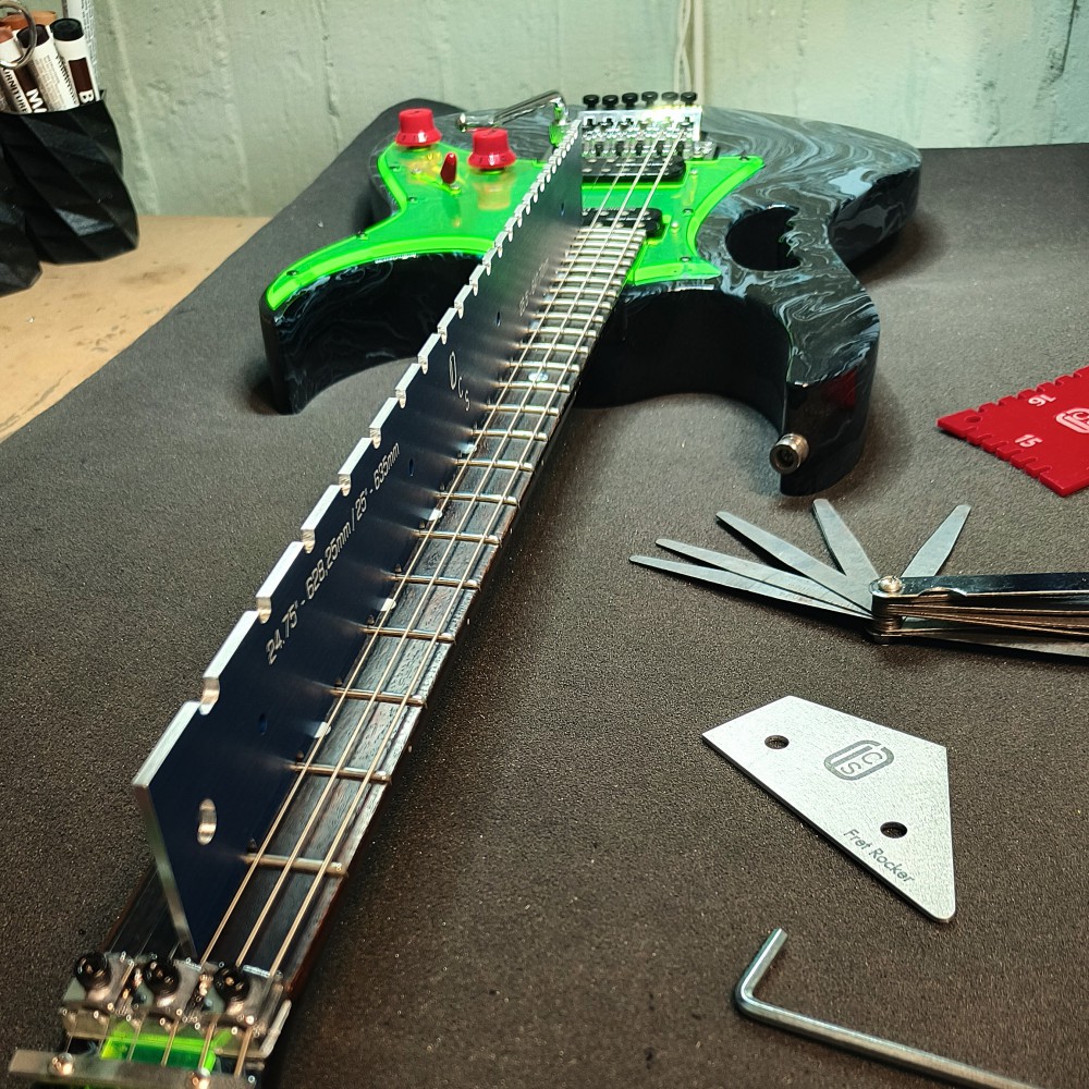 Ίσιος χάρακας ακριβείας με εγκοπές για κιθάρα και μπάσο