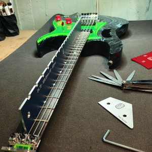 Ίσιος χάρακας ακριβείας με εγκοπές για κιθάρα και μπάσο