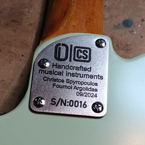 Λοξό neck plate κιθάρας ή μπάσου με χάραξη