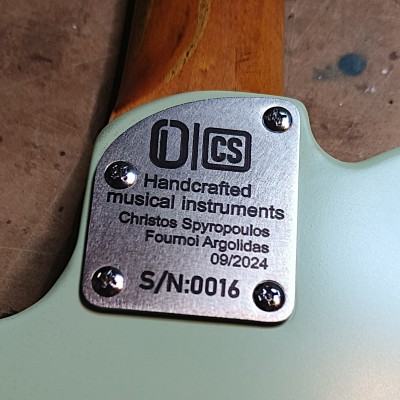 Λοξό neck plate κιθάρας ή μπάσου με χάραξη