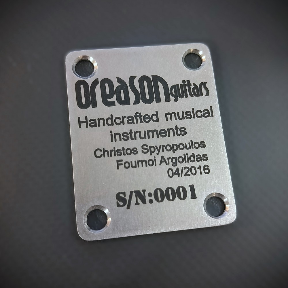 Neck plate κιθάρας ή μπάσου με χάραξη