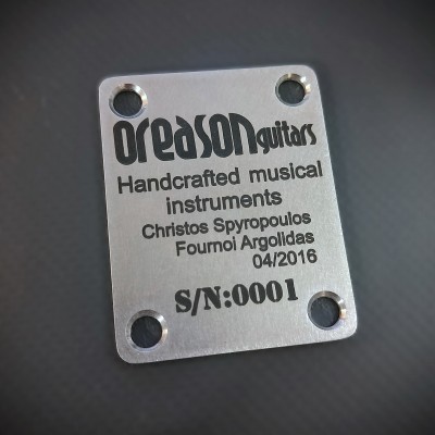 Neck plate κιθάρας ή μπάσου με χάραξη